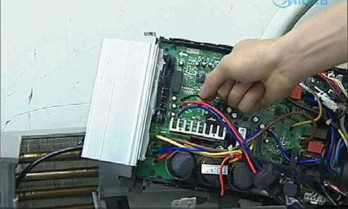 克拉玛依美的空调电话是多少